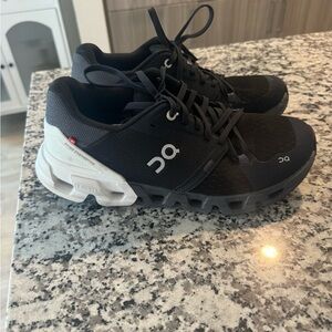 Women’s O cloudflyer 4